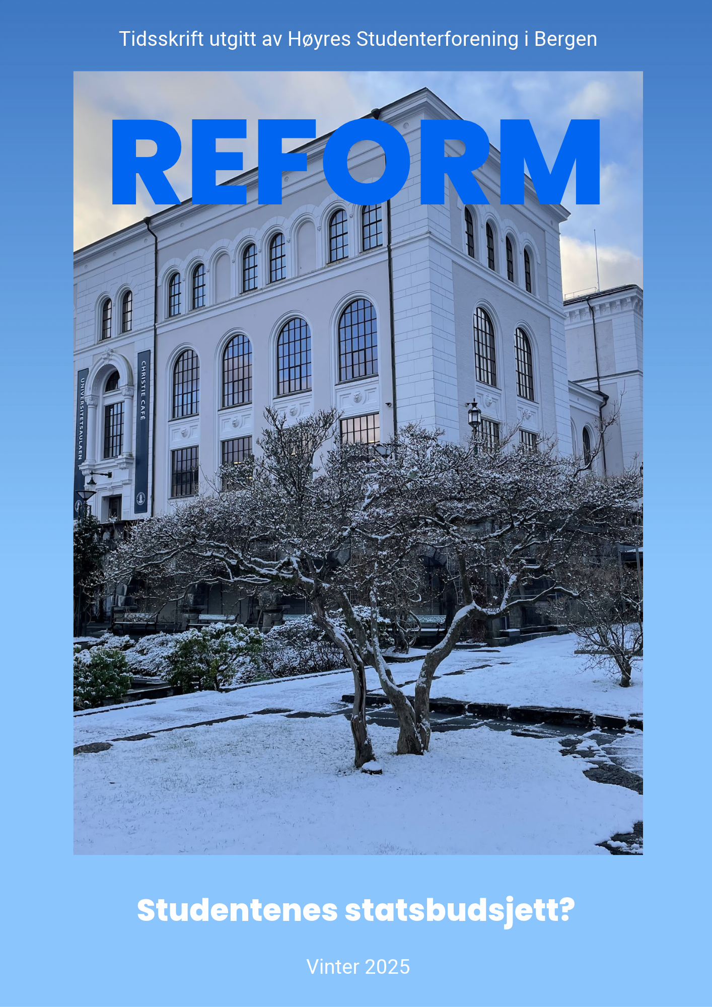 Forsiden av Reform, vinterutgaven 2025, med tittelen «Studentenes statsbudsjett?». Bildet viser deler av Universitetsmuseet i Bergen i et snødekt vinterlandskap. Forsiden lenker til magasinet.